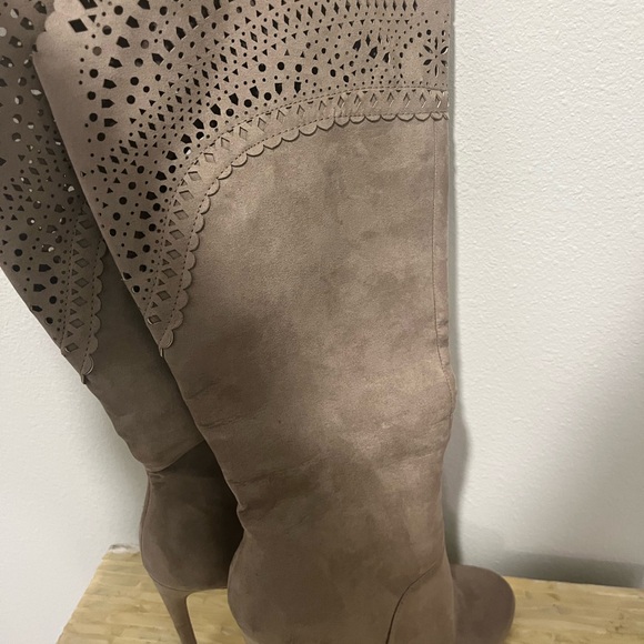 Fall boots. - Picture 4 of 6